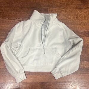 Lululemon Cropped Scuba bone